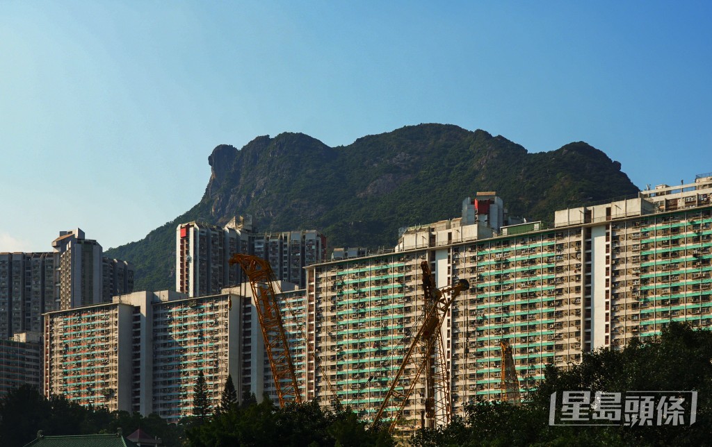 張仁良指自2007年有調整機制至去年,租戶收入升了135%,而租金升幅只有95%。 張仁良指自2007年有調整機制至去年,租戶收入升了135%,而租金升幅只有95%。