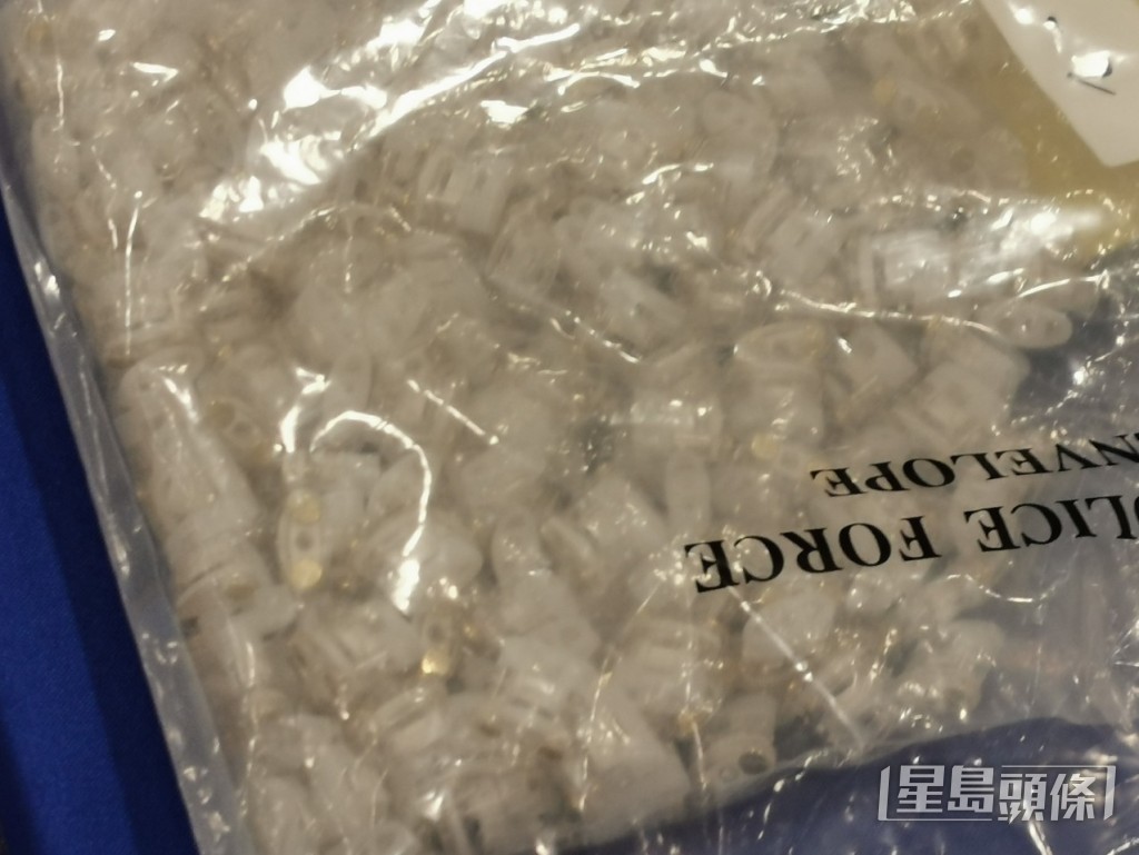 警方展示行動中檢獲的毒品。許文光攝 警方展示行動中檢獲的毒品。許文光攝