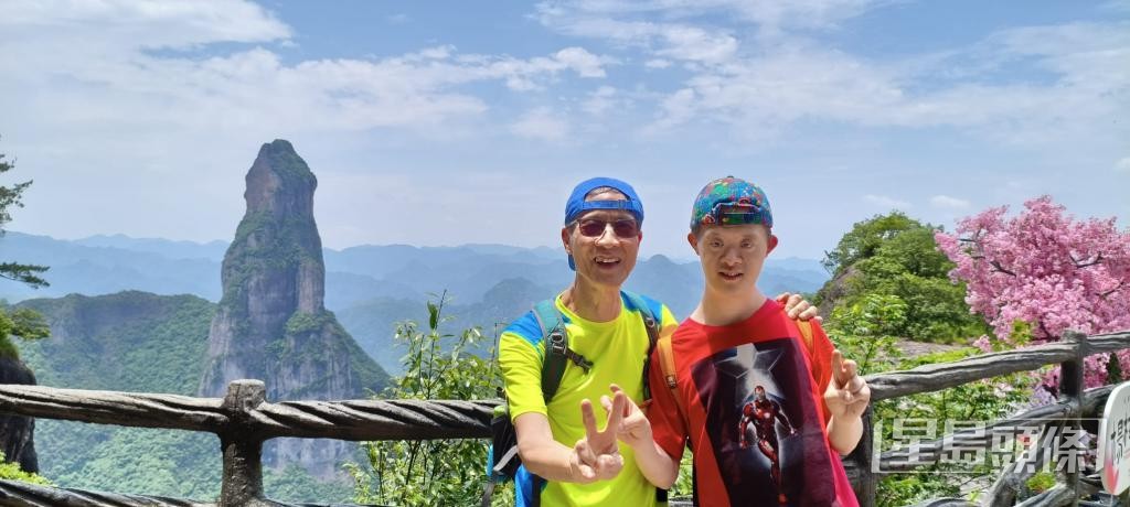 朗恩父子近日一同到浙江旅游。 受访者提供 朗恩父子近日一同到浙江旅游。 受访者提供