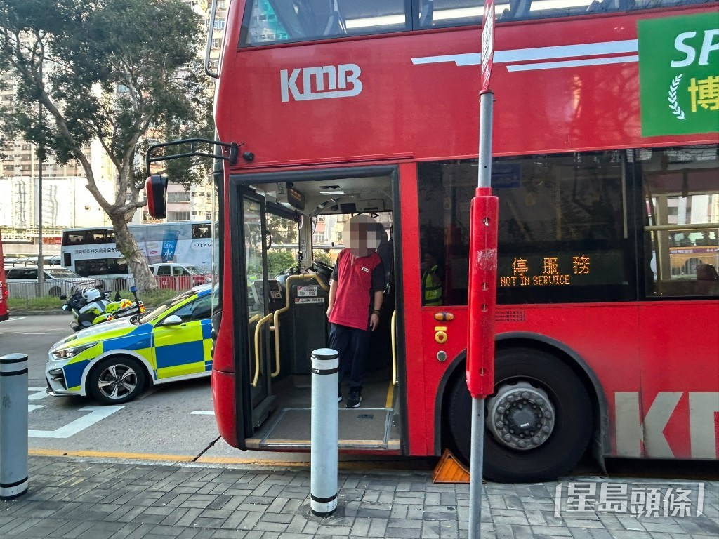 九巴車長在場接受調查。
