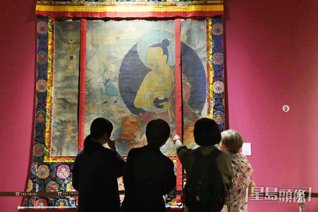 「雪域的祝福」展覽現正展出一批由劉洪文燕收藏多年的珍貴唐卡,她希望帶給入場觀眾一份內心的平和。 「雪域的祝福」展覽現正展出一批由劉洪文燕收藏多年的珍貴唐卡,她希望帶給入場觀眾一份內心的平和。