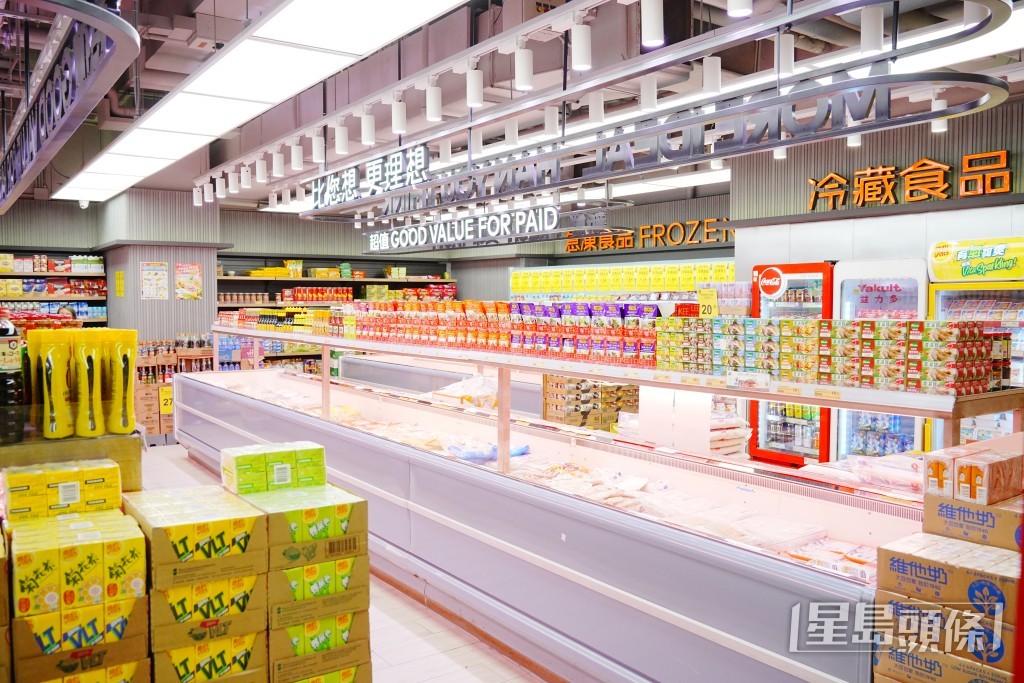 佳寶創辦人林曉毅說，由一間細店捱到今日90間店就似養大個女，現在跟京東合作似「嫁女」。  汪旭峰 攝