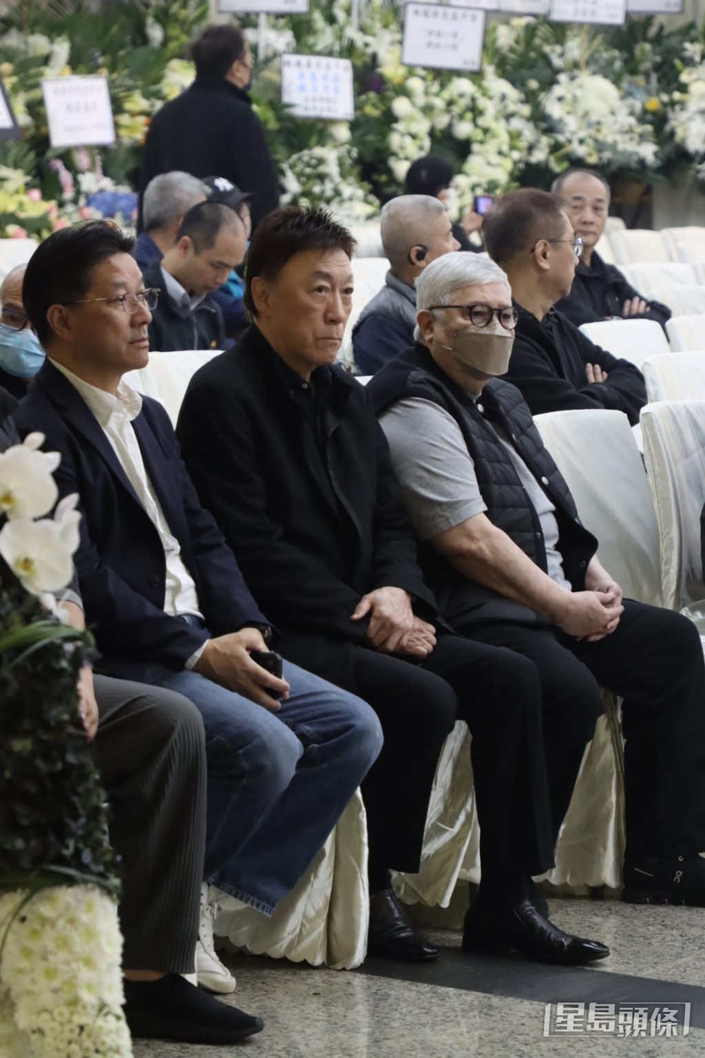 陳欣健（圖中）今早到場打點。