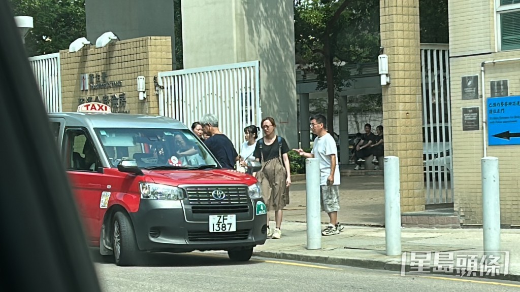 各人認屍後乘的士離開。 各人認屍後乘的士離開。
