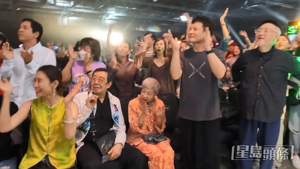 藝觀眾亦high到爆。 藝觀眾亦high到爆。