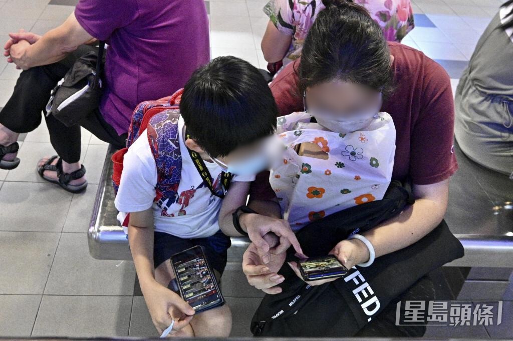 家长应投入更多时间陪伴子女，以及早识别不良影片内容。