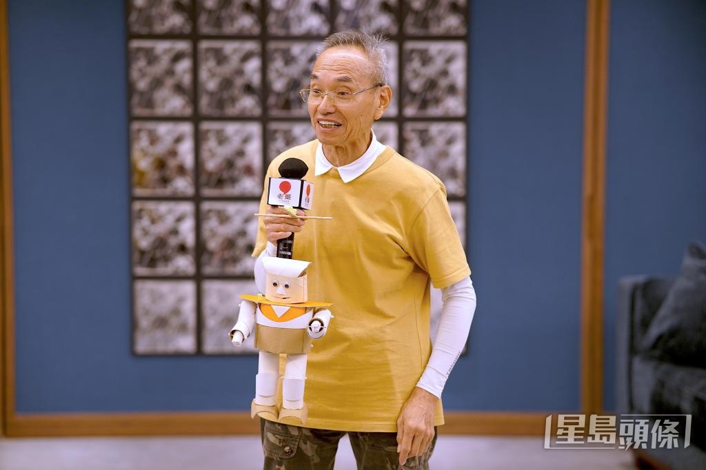 年屆七旬的「老薑」周振家分享自製提線機械人予孫兒的故事。