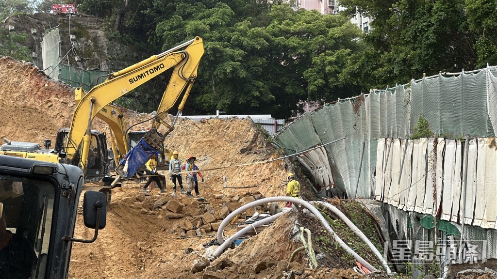 地盤鐵枝棚架意外伸出馬路。
