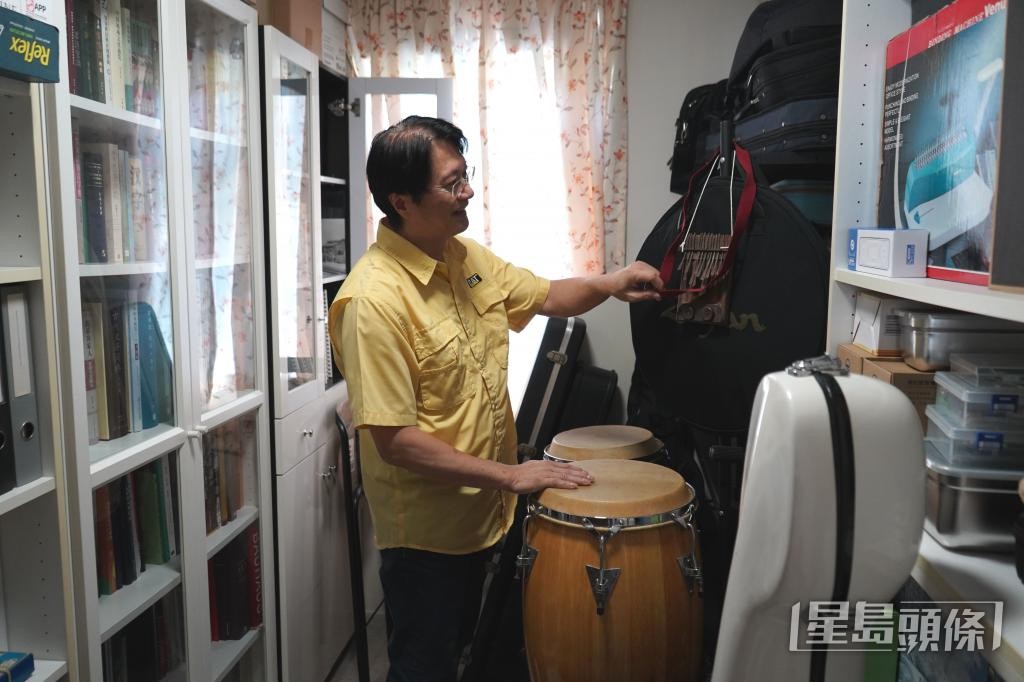 張國雄家中收藏多種樂器。