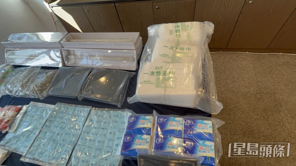 行動中檢獲的證物。楊偉亨攝 行動中檢獲的證物。楊偉亨攝