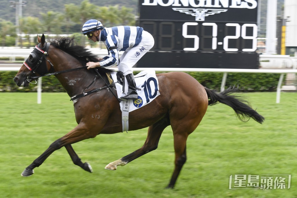  「包装明将」上场在潘顿胯下一出即胜。