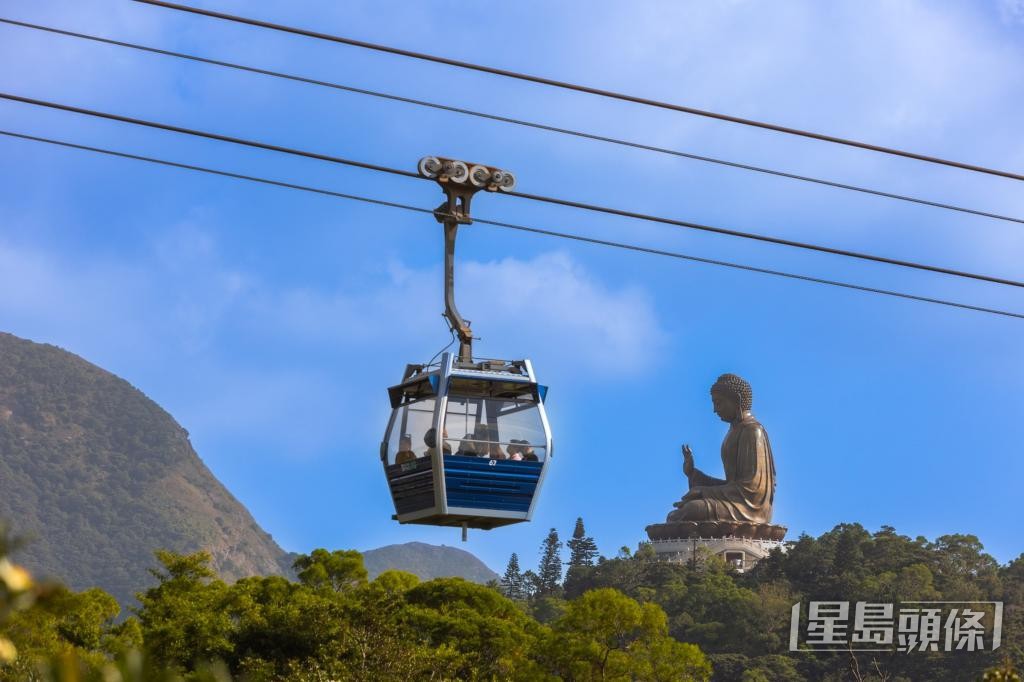 缆车服务有助疏导昂坪旅客。