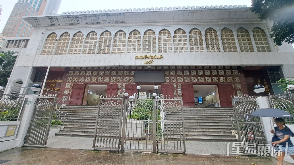 九龍清真寺亦遭殃。 九龍清真寺亦遭殃。