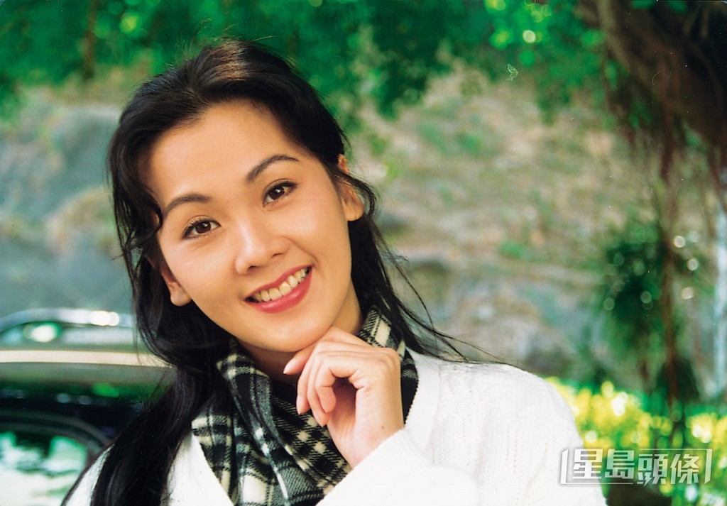 李朗怡的妈妈是TVB前花旦梁婉静。