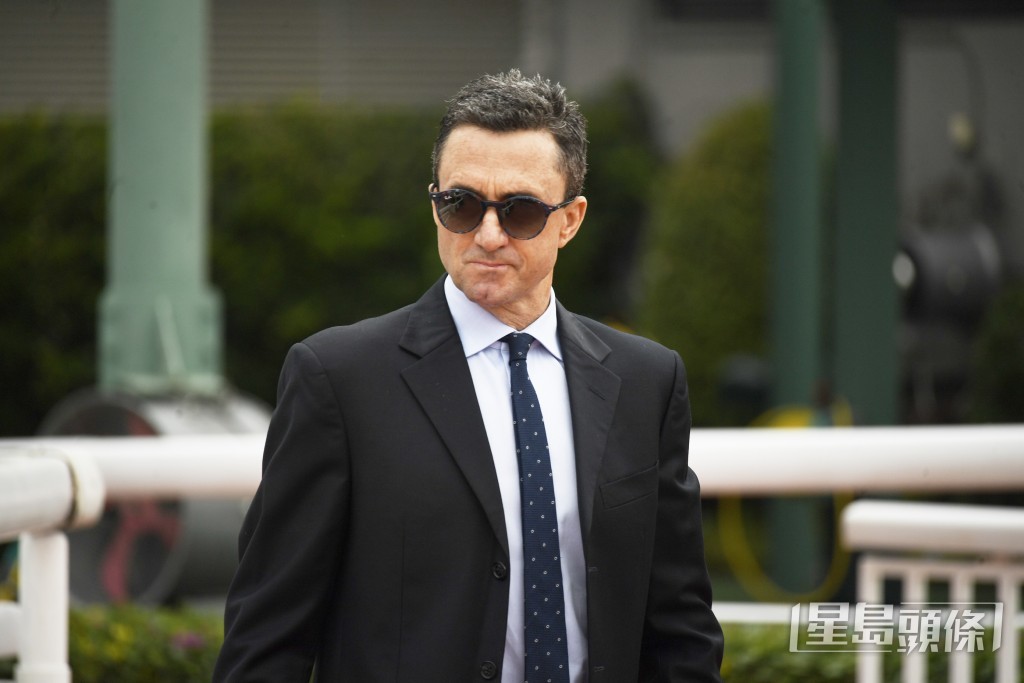 今朝「踏雪尋梅」同「蜜蜜送」出跳後韋達匆匆接馬，並向兩位鞍上人追問。