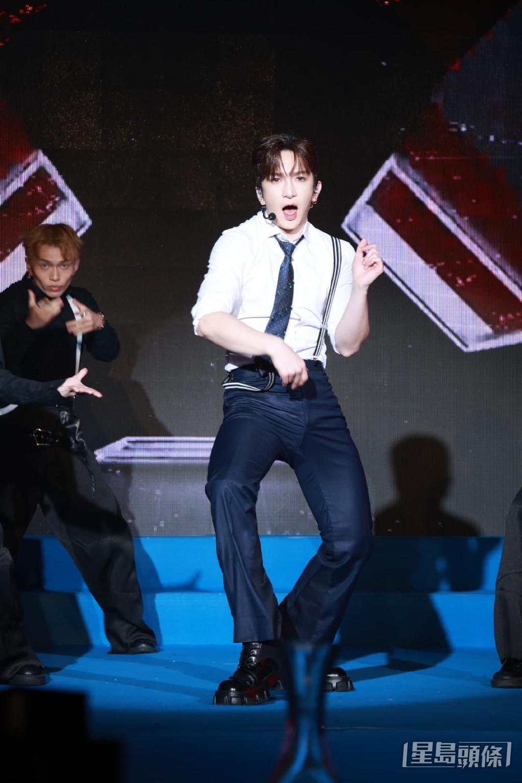 今日勁歌熱舞冇不尋常的晃動。