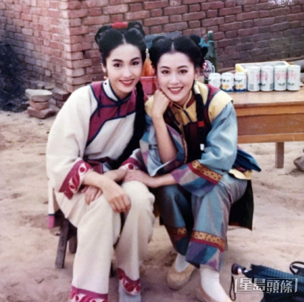 1993年跟21歲黎姿上少林寺拍《武尊少林》。 1993年跟21歲黎姿上少林寺拍《武尊少林》。