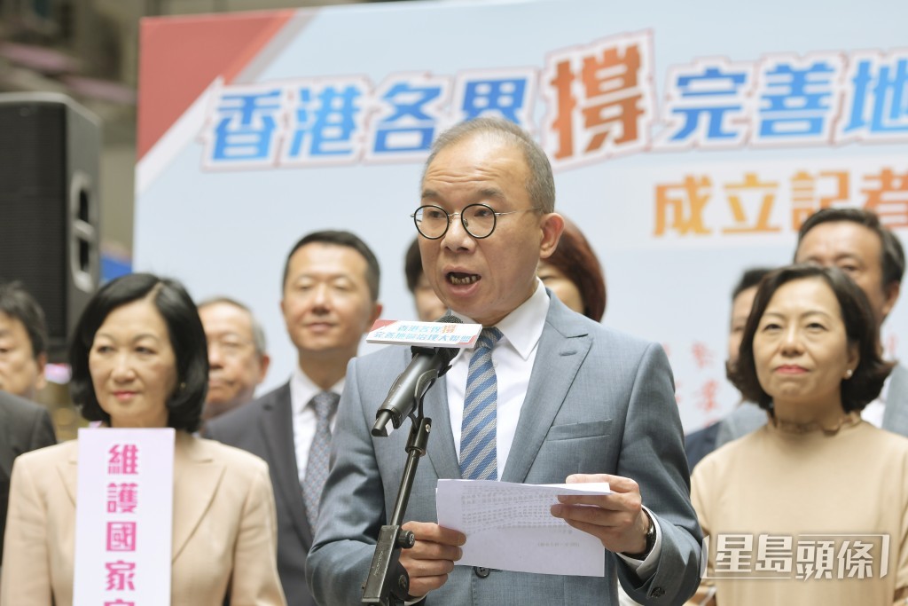 政制及內地事務局長曾國衞（中）。資料圖片