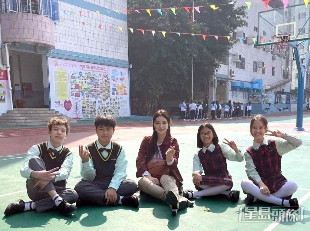 樂翊榆在內地探訪學校。
