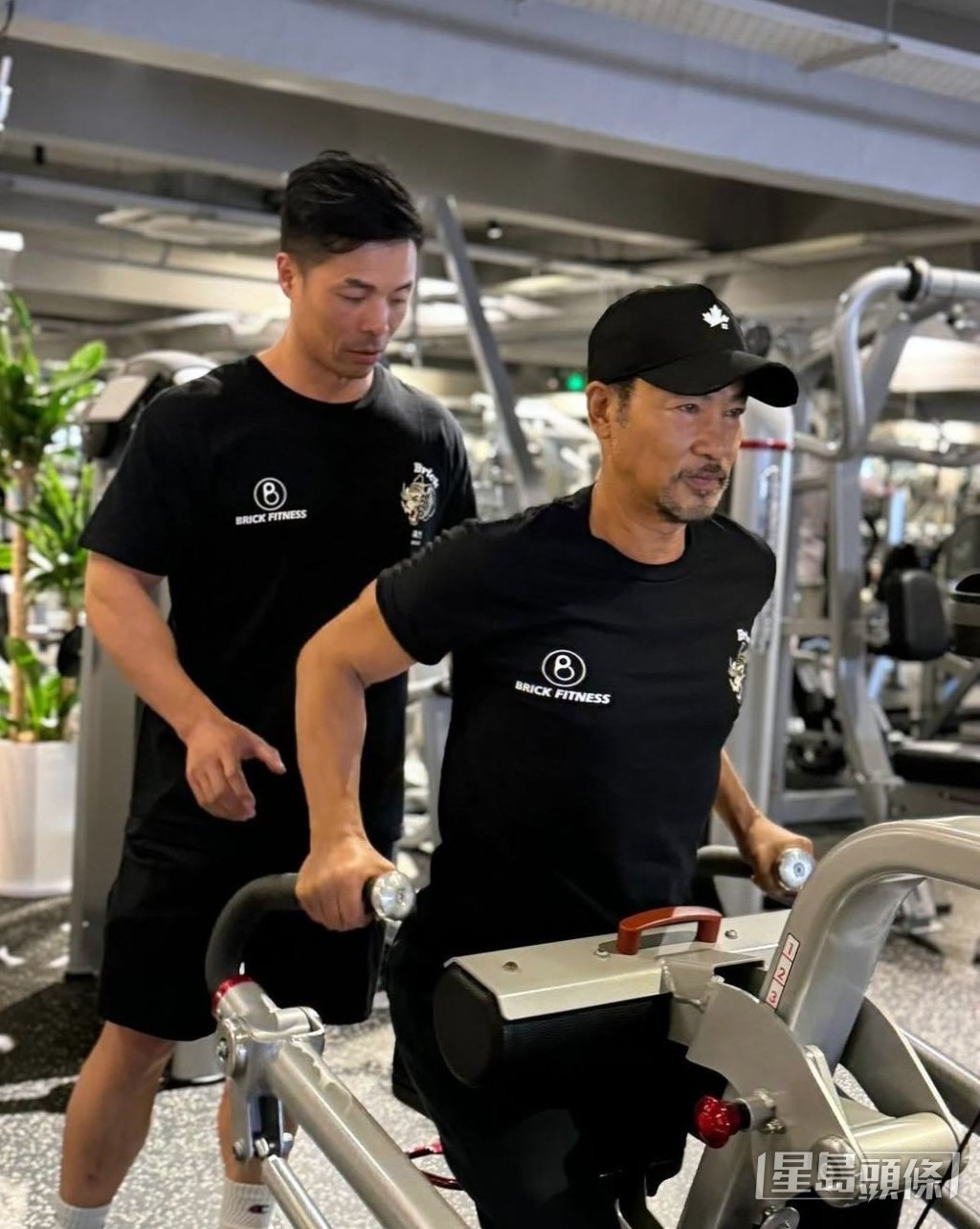 70歲的華哥身形Fit到漏,秘訣要多做運動及保持饑餓感。 70歲的華哥身形Fit到漏,秘訣要多做運動及保持饑餓感。