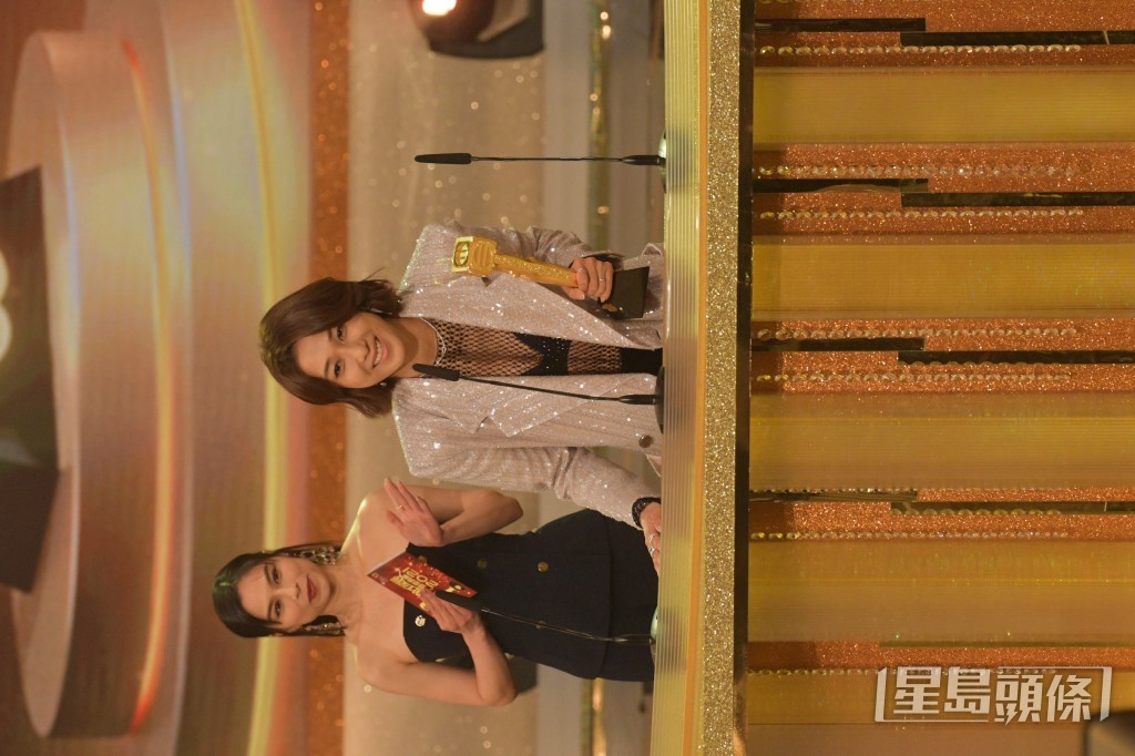 鍾嘉欣2021年曾回港參加台慶頒獎禮，再次失落視后寶座，只獲頒「馬來西亞最喜愛TVB女主角	」。