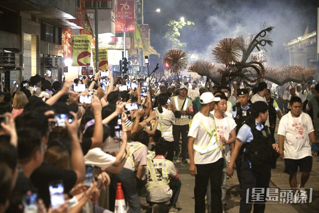 市民旅客沿途觀賞。