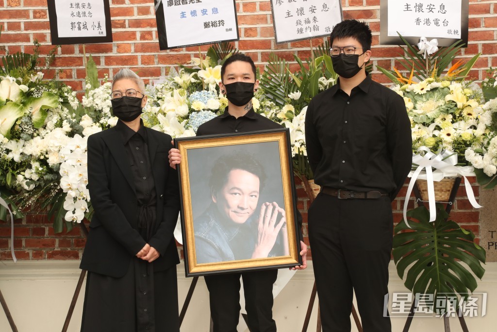廖文哲（中）曾於爸爸廖啟智追思會上露面。