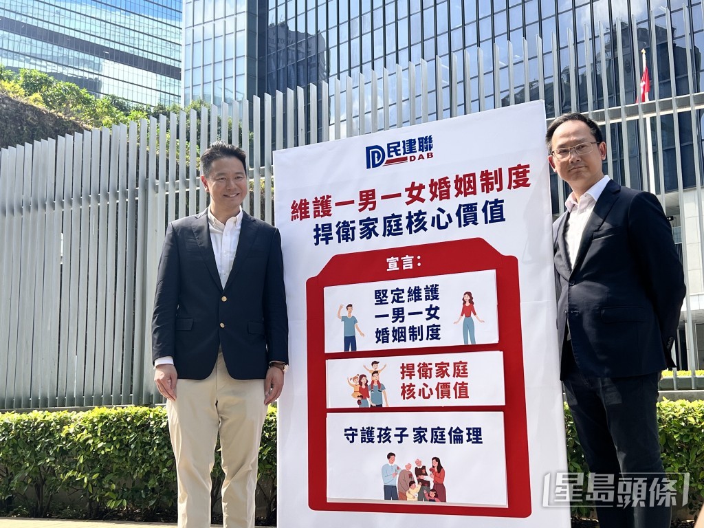民建联副主席、立法会议员员周浩鼎(左)及陈学锋(右)。郭咏欣摄 民建联副主席、立法会议员员周浩鼎(左)及陈学锋(右)。郭咏欣摄