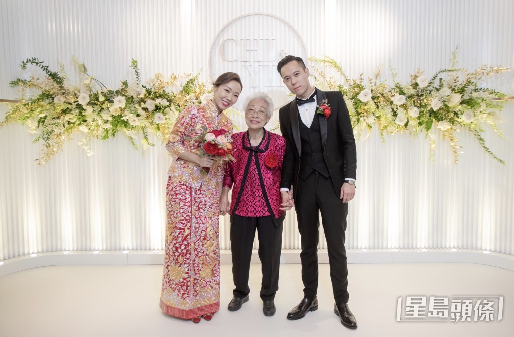 婆婆開心見證阿芝跟梁子賢結婚。 婆婆開心見證阿芝跟梁子賢結婚。
