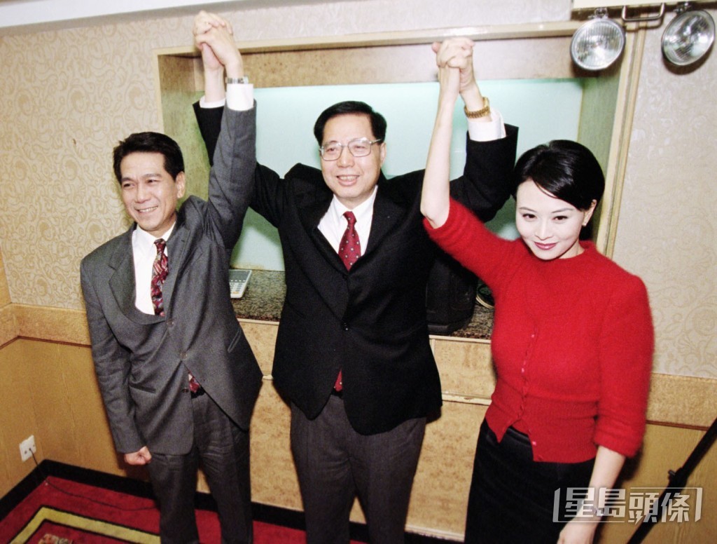 朱慧珊(右)曾在亞視與何守信報新聞。 朱慧珊(右)曾在亞視與何守信報新聞。