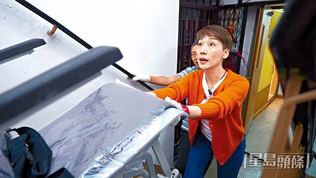 江美儀主持節目《一個好人》走進社區尋找好人好事。 江美儀主持節目《一個好人》走進社區尋找好人好事。