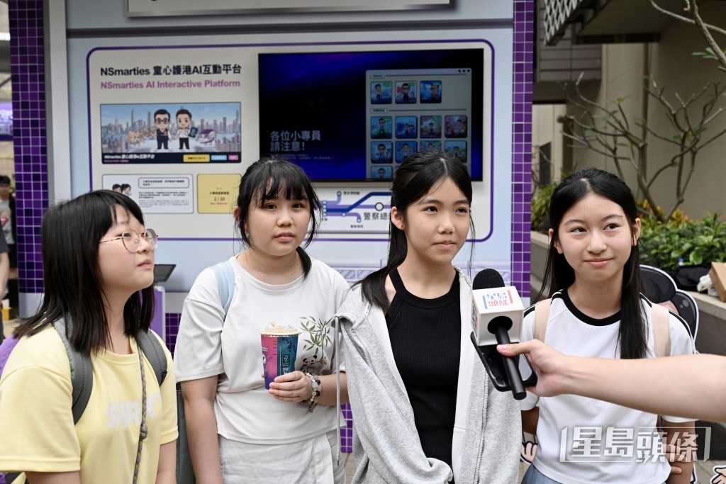 有「共創明『Teen』計劃」的中學生學員,在友師帶領下參與國安日活動。 有「共創明『Teen』計劃」的中學生學員,在友師帶領下參與國安日活動。