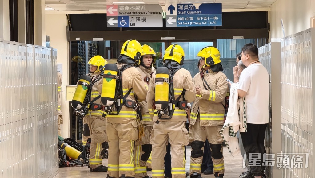 消防在場尋找源頭。 消防在場尋找源頭。