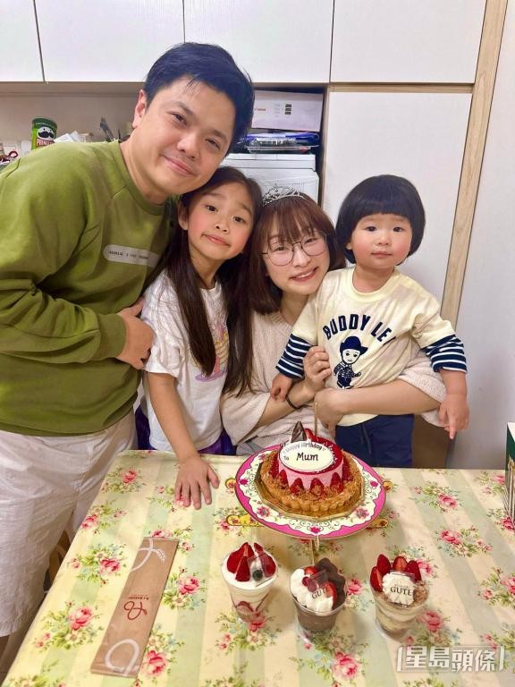 冼庭峯與女兒晴晴(左二)同患上HAE。 受訪者提供 冼庭峯與女兒晴晴(左二)同患上HAE。 受訪者提供