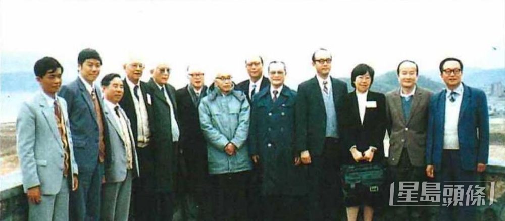 1986年12月，曹太（右三）與國內科研專家考察大亞灣核電站。 受訪者提供