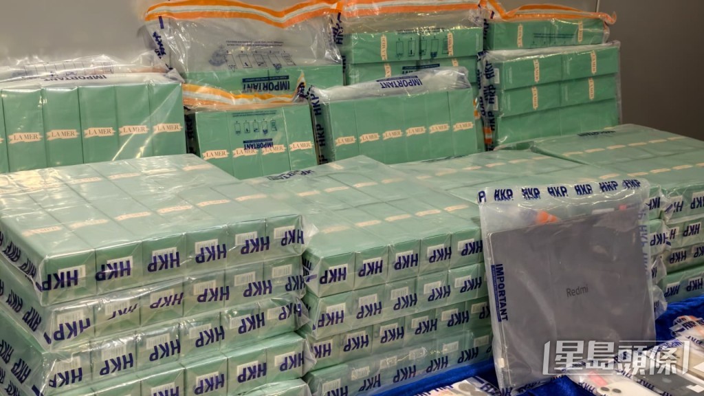 詐騙集團購買盜用銀行卡購買貴價護膚品或保健品,以轉售圖利。 詐騙集團購買盜用銀行卡購買貴價護膚品或保健品,以轉售圖利。