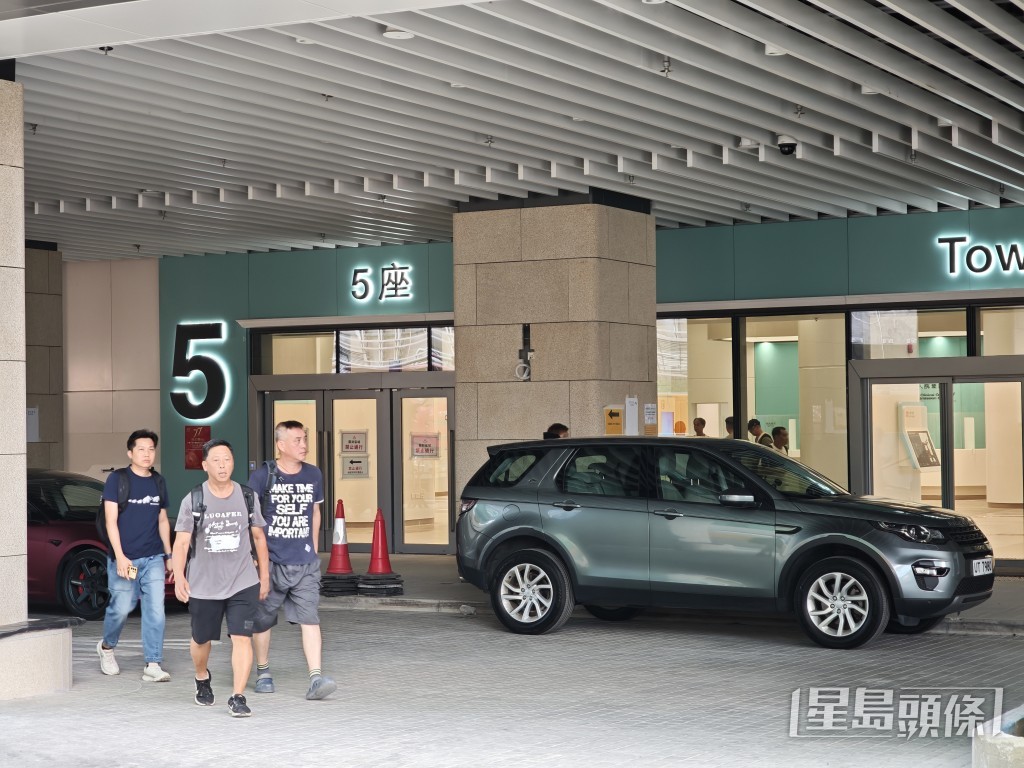 首階段投入服務的包括「專科門診大樓(四座)」和「腫瘤科大樓(五座)」。 首階段投入服務的包括「專科門診大樓(四座)」和「腫瘤科大樓(五座)」。