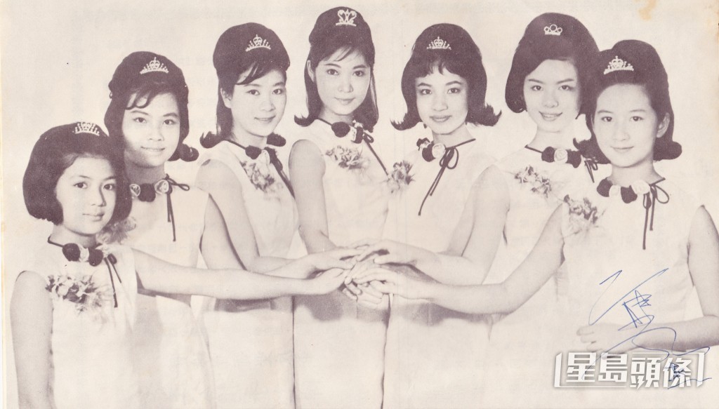 冯素波在60年代与当时粤语片女星结义金兰成为“七公主”，（左起）冯宝宝、王爱明、陈宝珠、萧芳芳、冯素波、沈芝华、薛家燕。