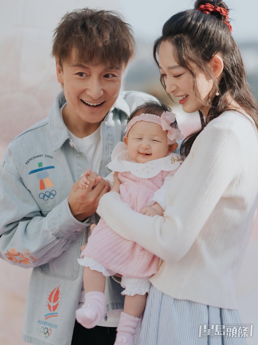 小方已有妻女,建立了幸福家庭。 小方已有妻女,建立了幸福家庭。