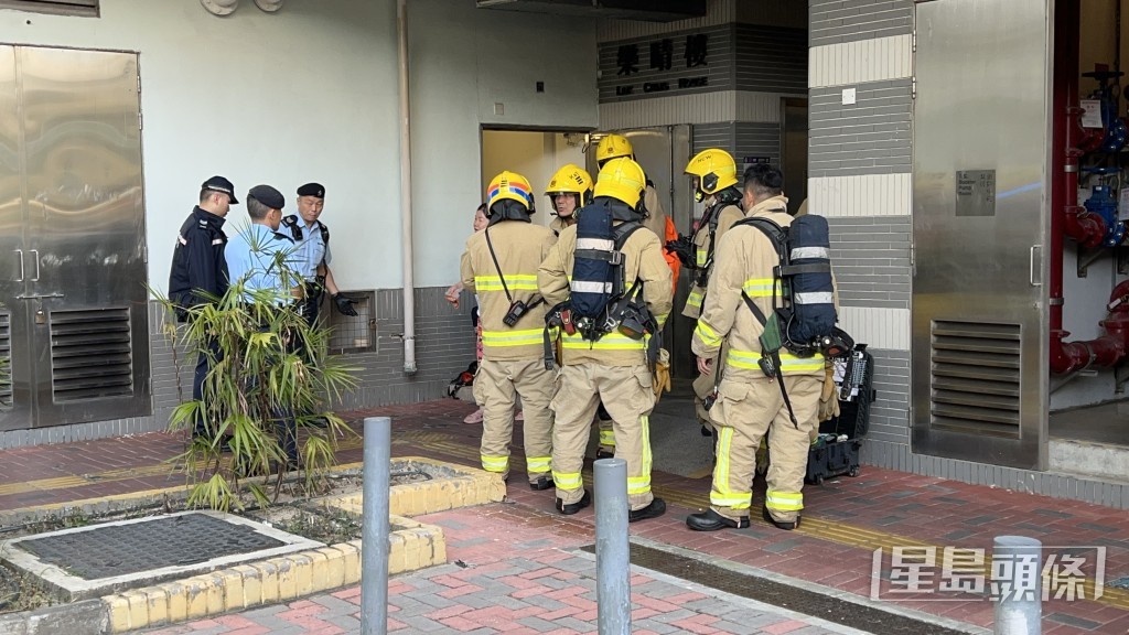 消防到場救火。蔡楚輝攝