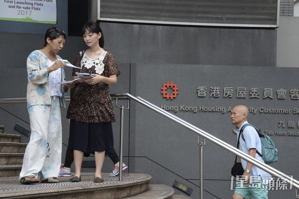 香港房屋委員會資助房屋小組委員會今日(19日)通過實施「屋邨管理扣分制」的加強措施。資料圖片 香港房屋委員會資助房屋小組委員會今日(19日)通過實施「屋邨管理扣分制」的加強措施。資料圖片