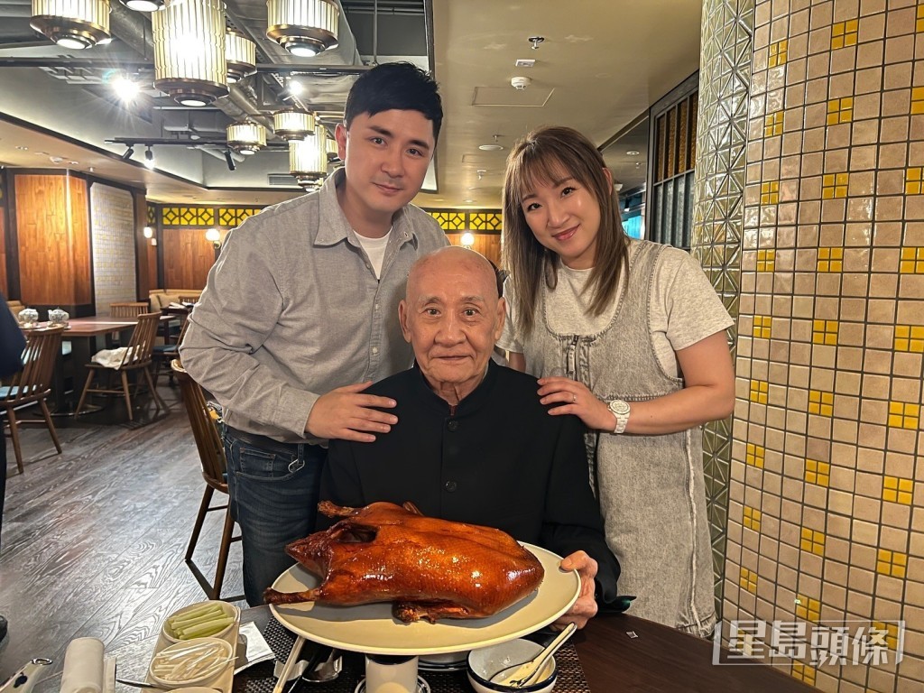 李家鼎和李泳豪夫婦有溝通。