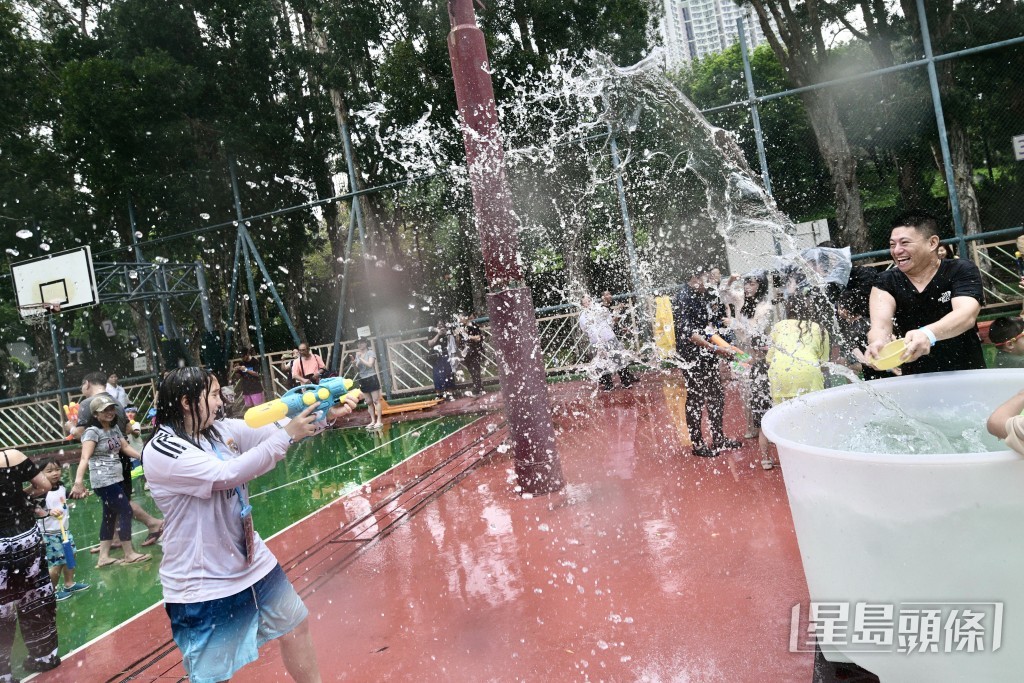 九龍城潑水節今日(11日)起一連兩日舉行。 九龍城潑水節今日(11日)起一連兩日舉行。