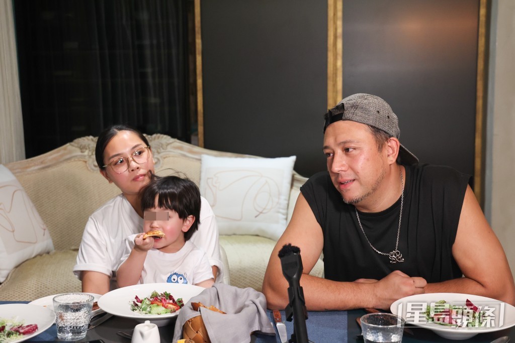 食飯期間雯雯怒爆4年前曾被Steven背叛。