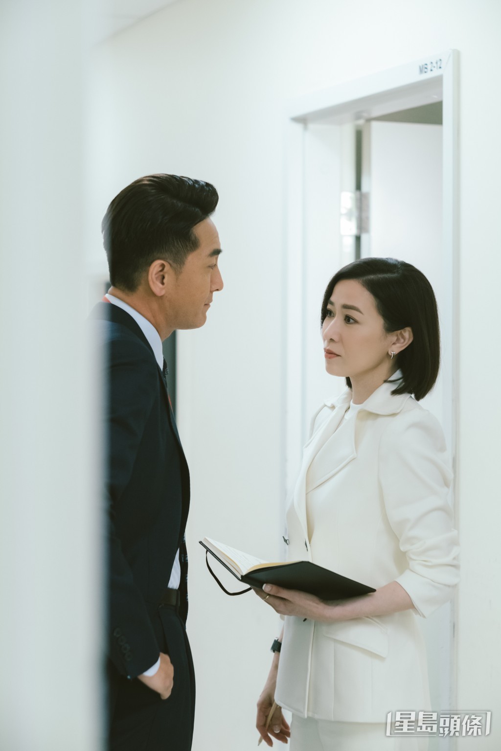 阿佘在劇中霸氣逼人,連對手馬國明直言都被她嚇窒。 阿佘在劇中霸氣逼人,連對手馬國明直言都被她嚇窒。