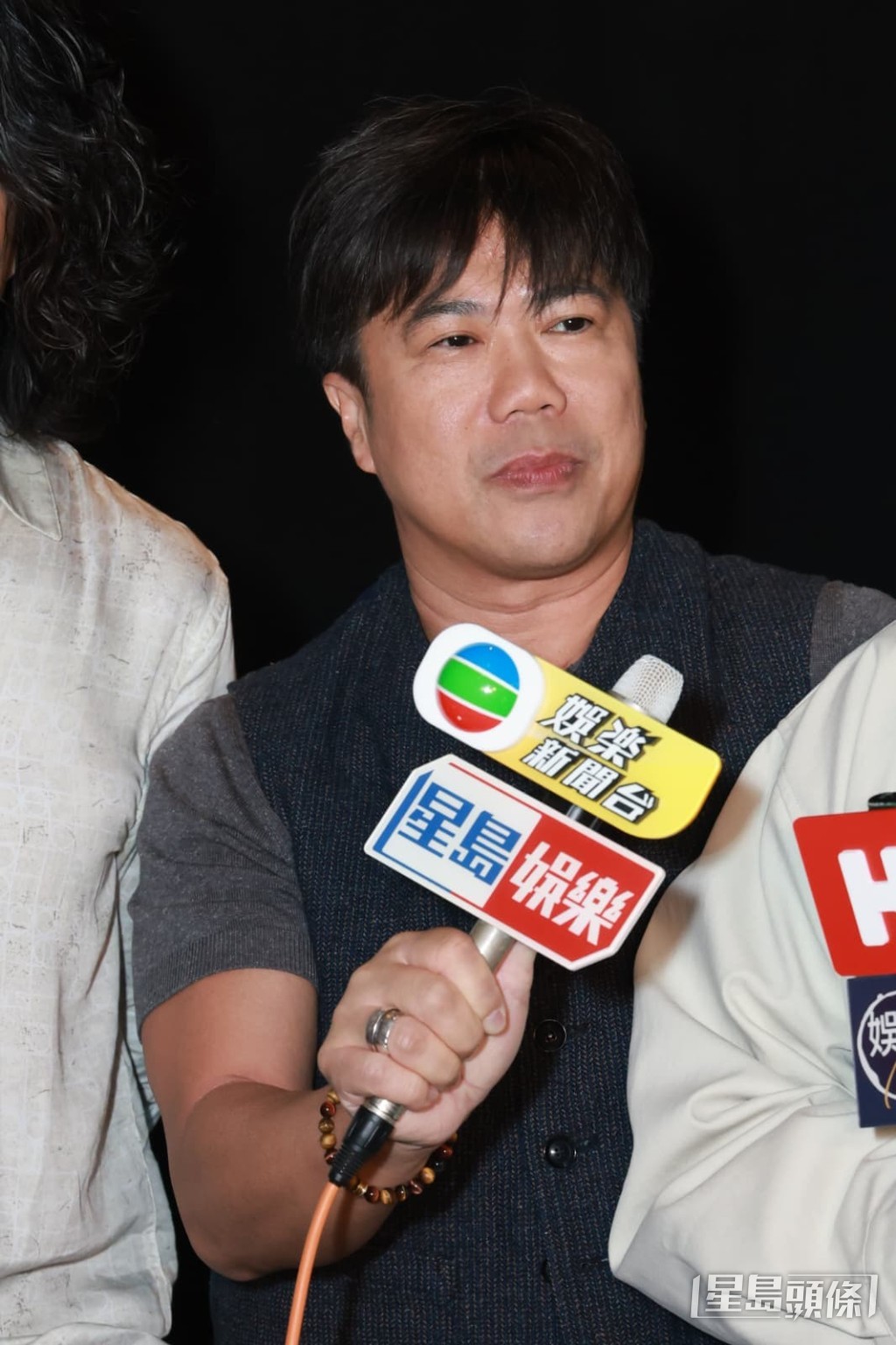 泥鯭(黎萬宏)圓潤了不少。 泥鯭(黎萬宏)圓潤了不少。