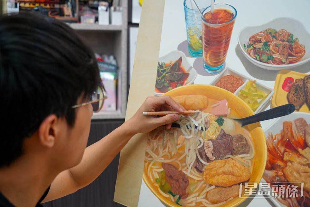 鄧梓俊形容繪畫食物相對較自由，形態多變，如有不同的質感及油光。