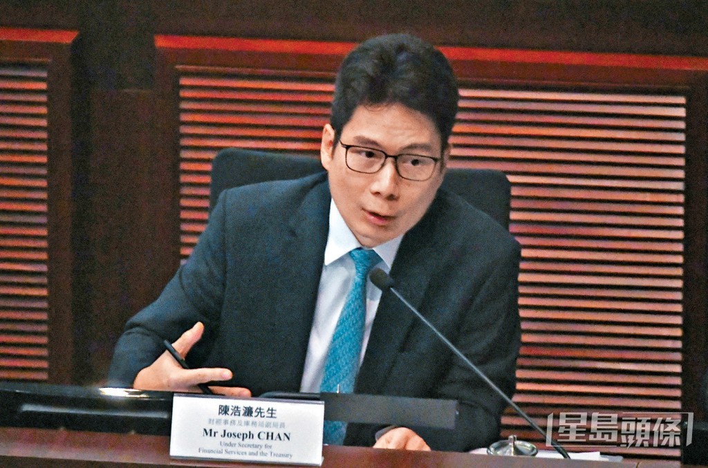 陳浩濂指稅務局正計劃進一步引入更先進的人工智能技術,如新一代大型語言模型,逐步推動工作自動化等。 陳浩濂指稅務局正計劃進一步引入更先進的人工智能技術,如新一代大型語言模型,逐步推動工作自動化等。