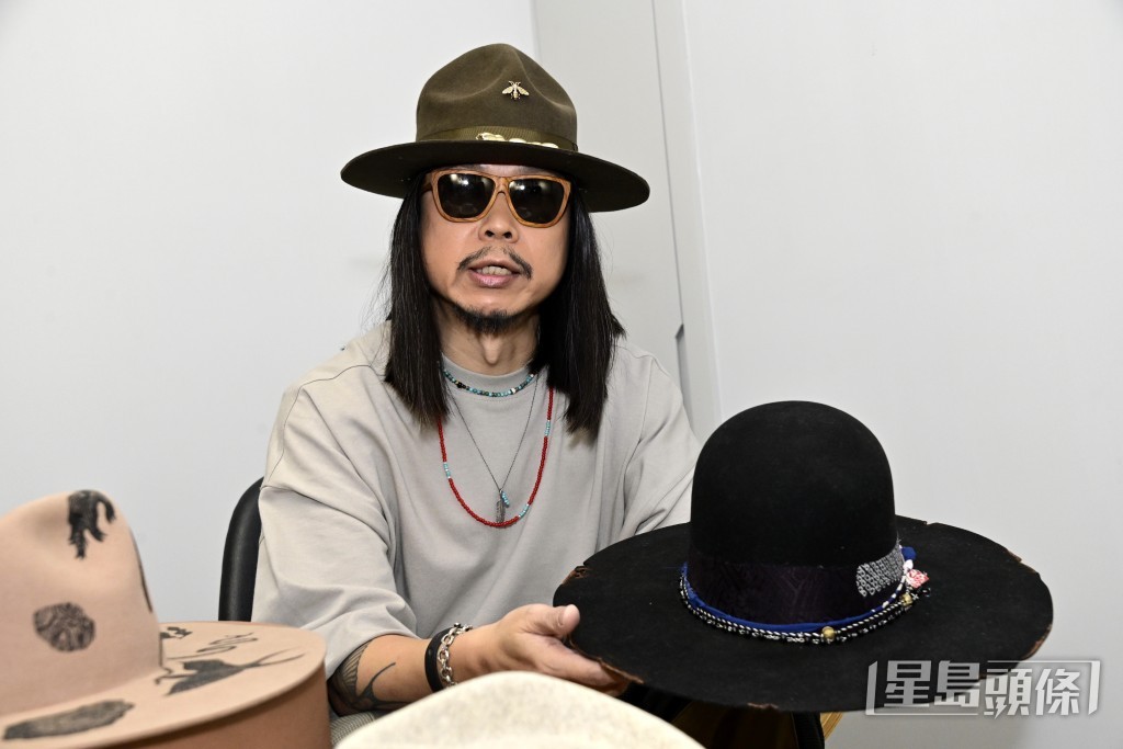 王雙駿說：「頂帽有佢嘅獨特意義，好啱我，就係爛同舊，我好鍾意啲嘢有個歷史。」