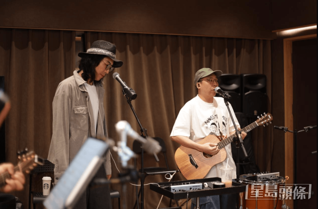農夫為工作,難免會捱夜。 農夫為工作,難免會捱夜。